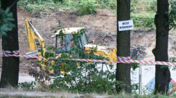Kolejny dzień poszukiwań tzw. złotego pociągu. Wałbrzych, 19.08.2016. Fot. PAP/A. Koźmiński