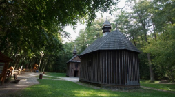 Kapliczki św. Rocha i Sebastiana oraz św. Antoniego w Łagiewnikach. Fot. PAP/G. Michałowski