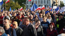 Manifestacja Komitetu Obrony Demokracji "Jedna Polska, dość podziałów" w Warszawie. Fot. PAP/R. Guz