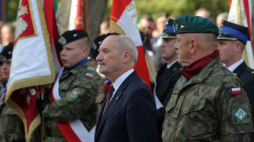 Minister obrony narodowej Antoni Macierewicz podczas święta 5. Pułku Ułanów Zasławskich. Fot. PAP/T. Waszczuk
