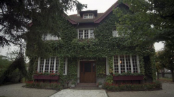 Siedziba Instytutu Literackiego. Maisons-Laffitte, 1997 r. Fot. PAP/J. Ruciński