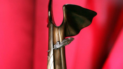 Statuetka Nagrody Literackiej Nike. Fot. T. Gzell