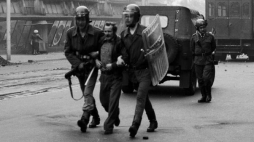 Stan wojenny w Szczecinie. Grudzień 1981 r. Fot. PAP/CAF/J. Undro