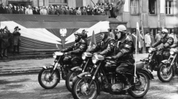 Sztafeta Tysiąclecia wyrusza z Chełma. 1966 r. Fot. PAP/CAF/H. Grzęda