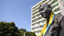  Rzeźbę upamiętniającą Teofila Ociepkę, malarza z grupy janowskiej, odsłonięto w Katowicach. Fot. PAP/M. Zimny 