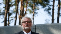 Szef MSZ Witold Waszczykowski podczas wizyty na Polskim Cmentarzu Wojennym w Kijowie - Bykowni, 13.09.2016. Fot. PAP/P. Supernak
