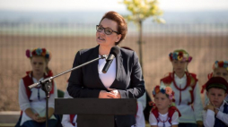 Minister edukacji Anna Zalewska podczas ogólnopolskiej inauguracji roku szkolnego, w Rudnie w województwie pomorskim. Fot. PAP/R. Jocher