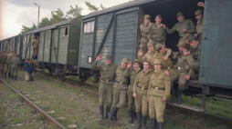 Wyjazd ostatniego transportu żołnierzy i sprzętu wojskowego 6 Witebsko-Nowogrodzkiej Gwardyjskiej Dywizji Sił Zbrojnych Federacji Rosyjskiej. Borne Sulinowo 02.10.1992. Fot. PAP/J. Undro