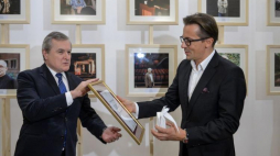 Wicepremier Piotr Gliński i architekt Tomasz Konior podczas uroczystości wręczenia nagrody Ministra Kultury i Dziedzictwa Narodowego. Fot. PAP/M. Obara