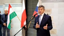 Marszałek Sejmu Marek Kuchciński podczas otwarcia wystawy "Od Wyszehradu do Wyszehradu" w Muzeum Narodowym Ziemi Przemyskiej w Przemyślu. Fot. PAP/D. Delmanowicz