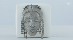 Pierścionek z łyżki, ozdobne pudełko z trawy... - sztuka z obozu na Majdanku. Źródło: serwis wideo PAP