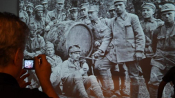 Wystawa "Legionowe kadry. Początki polskiego fotoreportażu wojennego" w Muzeum Historii Fotografii w Krakowie. 2014 r. Fot. PAP/J. Bednarczyk