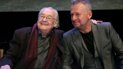 Andrzej Wajda z Bogusławem Lindą podczas konferencji prasowej poświęconej filmowi "Powidoki". Fot. PAP/T. Gzell