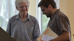 Prof. Andrzej Jasiński i dyrygent Przemysław Fiugajski. Fot. PAP/T. Żmijewski 