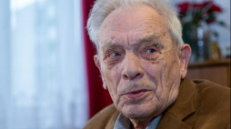 Aleksander Tarnawski „Upłaz”, Cichociemny, w swoim mieszkaniu w Gliwicach. 15.02.2016. Fot. PAP/A. Grygiel