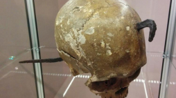 Eksponat na wystawie "Wampiry w średniowiecznej Polsce". Fot. S. Zdziebłowski