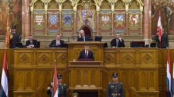 Marszałek Sejmu Marek Kuchciński na uroczystej sesji parlamentu węgierskiego z okazji 60. rocznicy rewolucji węgierskiej 1956 r. Fot. PAP/EPA
