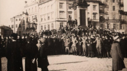 Plac Zamkowy - uroczyste proklamowanie powstania Królestwa Polskiego, ogłoszone przez generalnego gubernatora Warszawy von Beselera. Warszawa, 05.11.1916. Fot. PAP/Reprodukcja/Archiwum/M. Leśniewski