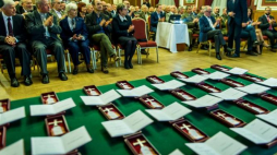 Uroczystość wręczenia Krzyży Wolności i Solidarności. Bydgoszcz, 22.11.2016. Fot. PAP/T. Żmijewski