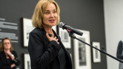 Amerykańska aktorka Jessica Lange podczas otwarcia wystawy swoich fotografii „Unseen”. Bydgoszcz, 13.11.2016. Fot. PAP/T. Żmijewski 