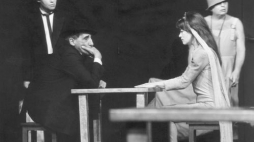 Spektakl "Nigdy tu już nie powrócę" Teatru Cricot 2 (1988). Fot. Jerzy Borowski (ze zbiorów Archiwum Cricoteki). Źródło: Muzeum Historyczne Miasta Krakowa