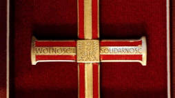 Krzyż Wolności i Solidarności. Fot. PAP/M. Bielecki