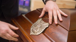 Uroczyste złożenie do trumny szczątków majora Zygmunta Szendzielarza „Łupaszki”. Fot. PAP/G. Michałowski 