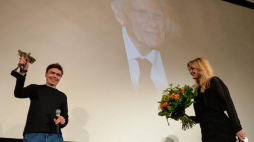 Jan P. Matuszyński, laureat nagrody Perspektywa im. Janusza "Kuby" Morgensterna i Grażyna Torbicka. Fot. PAP/M. Obara