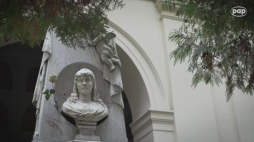 Stare Powązki - wybitne osobowości, artystyczne detale, tragiczne historie miłosne. Źródło: serwis wideo PAP