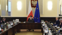 Premier Beata Szydło (C) przed posiedzeniem Rady Ministrów. Warszawa, 24.11.2016. Fot. PAP/R. Pietruszka
