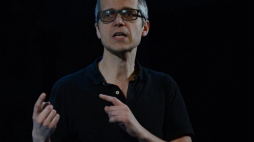 Michał Zadara podczas próby spektaklu Bertolta Brechta "Matki Courage i jej dzieci" w Teatrze Narodowym w Warszawie. Fot. PAP/J. Kamiński