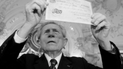 Adolf Burger. 2007 r. Fot. PAP/EPA