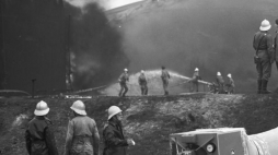 Pożar rafinerii Czechowice-Dziedzice. 1971 r. Fot. PAP/S. Jakubowski