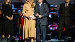 Wdowa po Przemysławie Gintrowskim - Agnieszka Gintrowska (L), prezes Fundacji im. Przemysława Gintrowskiego - Katarzyna Gintrowska (2L), jeden z laureatów nagrody im. Gintrowskiego - Jan Polkowski (2P) i członek jury - Paweł Lisicki (3L). Fot. PAP/J. Kamiński