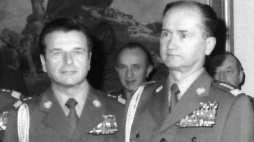Gen. dyw. Czesław Kiszczak i gen. armii Wojciech Jaruzelski 1980 r. Fot. PAP/T. Zagoździński