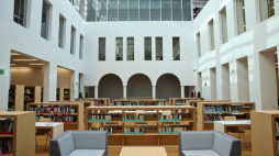 Biblioteka Publiczna m.st. Warszawy przy ul. Koszykowej. Fot. PAP/R. Guz