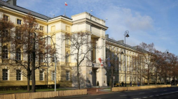 Gmach Kancelarii Prezesa Rady Ministrów w Alejach Ujazdowskich w Warszawie. Fot. PAP/P. Supernak