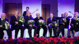 Laureaci nagród SFP - od lewej: Józef Hen, Wojciech Marczewski, Andrzej Kołodyński, Stanisław Lenartowicz, Andrzej Szenajch, Edward Zajicek i Zorika Zarzycka. Fot. PAP/L. Szymański 