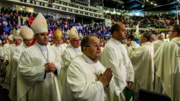 Dyrektor Radia Maryja o. Tadeusz Rydzyk podczas mszy świętej z okazji 25. rocznicy powstania Radia Maryja w Hali Widowiskowo-Sportowej w Toruniu. Fot. PAP/T. Żmijewski