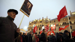 Manifestacja w Moskwie w 99. rocznicę tzw. rewolucji październikowej. Fot. PAP/EPA