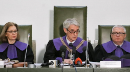 Sędziowie SN: Michał Laskowski (C), Andrzej Ryński (P) i Barbara Skoczkowska (L) na sali rozpraw.. Fot. PAP/P. Supernak