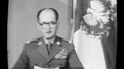 Wojciech Jaruzelski ogłasza stan wojenny. Warszawa, 13.12.1981 r. Fot. PAP/L. Pękalski