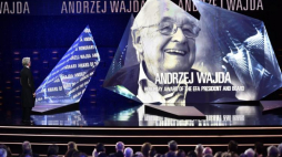 Honorowa nagroda EAF dla niedawno zmarłego Andrzeja Wajdy - gala rozdania nagród Europejskiej Akademii Filmowej we Wrocławiu. Fot. PAP/M. Kulczyński 