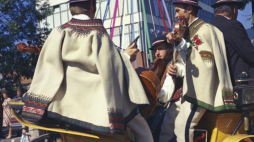 Zespół regionalny górali podhalańskich w spektaklu „Wesele góralskie”. Zakopane, 1979 r. Fot. PAP/S. Momot