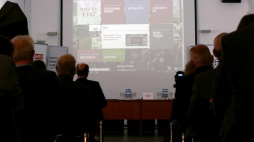 Prezentacja portalu edukacyjnego www.wybory1947.pl podczas konferencji "Sprzeczne narracje. Historia powojennej Polski" w Centrum Edukacyjnym IPN w Warszawie. Fot. PAP/T. Gzell 