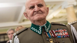 Mjr Bolesław Kowalski podczas jubileuszu swoich 100. urodzin. Lublin, 23.01.2017. Fot. PAP/T. Koryszko