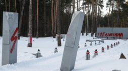 Zdewastowana polska część cmentarza ofiar NKWD w Bykowni. Fot. PAP/EPA