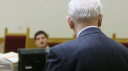 Jeden z oskarżonych b. generałów SB Józef S. (P) podczas procesu w Sądzie Rejonowym Warszawa-Mokotów. 03.03.2015. Fot. PAP/P. Supernak