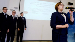 Prezes IPN Jarosław Szarek (L), wiceszef Kolegium IPN, dyrektor WBH Sławomir Cenckiewicz (2L), dr Witold Bagieński (3L) i p.o. dyrektora archiwum IPN Marzena Kruk (P) podczas konferencji prasowej nt. zbioru zastrzeżonego w Centrum Edukacyjnym IPN. Fot. PAP/J. Turczyk 