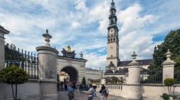 Zespół klasztorny Paulinów na Jasnej Górze wraz z Sanktuarium Matki Bożej Częstochowskiej. Fot. PAP/J. Ochoński